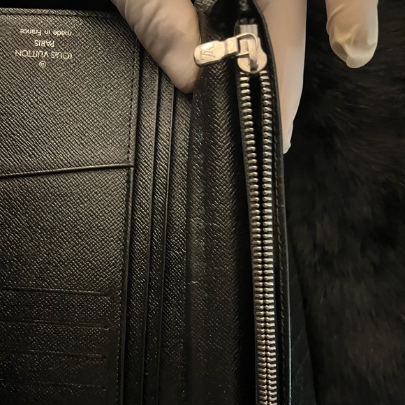 Louis Vuitton Wallet - Picture 6 of 8